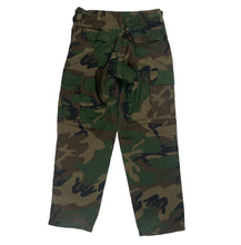 Load image into Gallery viewer, VINTAGE CAMO CARGO PANTS
