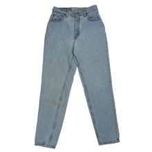 Load image into Gallery viewer, LEVI&#39;S 550 RELAXED FIT TAPERED LEG LIGHT WASH JEANS
