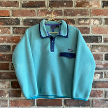 Load image into Gallery viewer, VINTAGE PATAGONIA MINT GREEN AND NAVY QUARTER BUTTON-UP FLEECE
