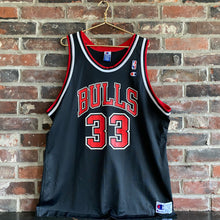 Load image into Gallery viewer, VINTAGE CHICAGO BULLS SCOTTIE PIPPEN #33 CHAMPION NBA JERSEY
