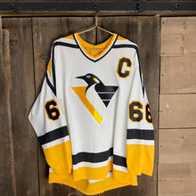 Load image into Gallery viewer, VINTAGE CCM PITTSBURGH PENGUINS LEMIEUX NHL JERSEY
