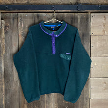 Load image into Gallery viewer, VINTAGE PATAGONIA BUTTON-UP FLEECE DARK GREEN
